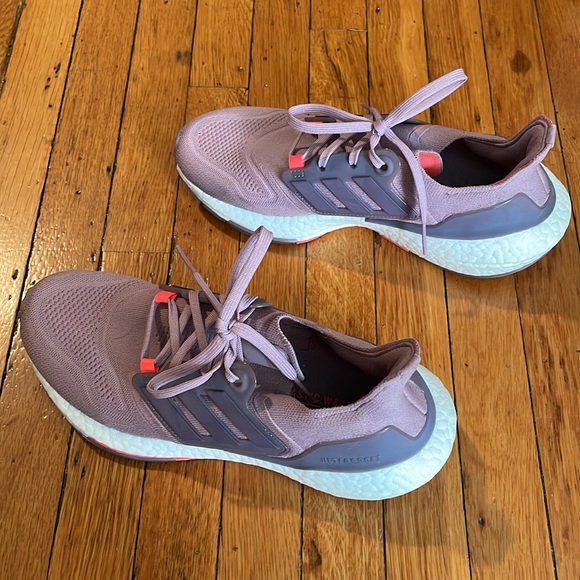 Adidas Ultraboost - Picture 2 of 3